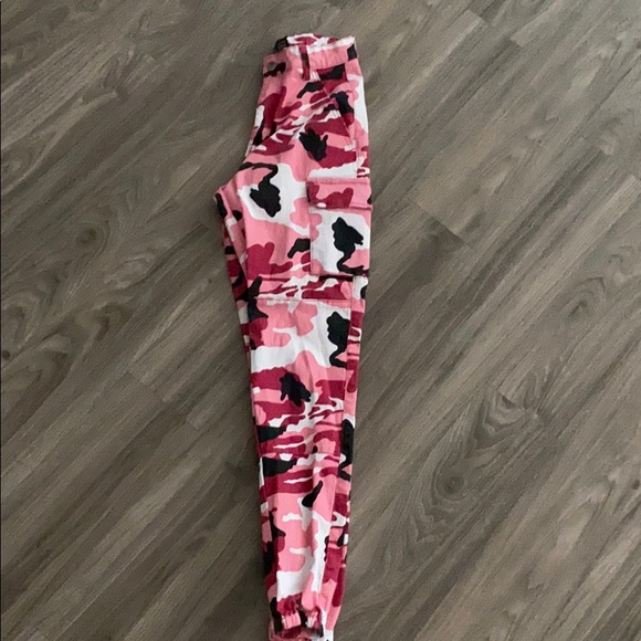 Camouflage cargo pants - Picture 2 of 4